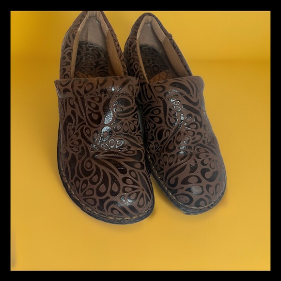 B.O.C. BORN Concept Women Brown Tooled Leather Comfort Nursing Clog...Sz 8.5 - Picture 3 of 14